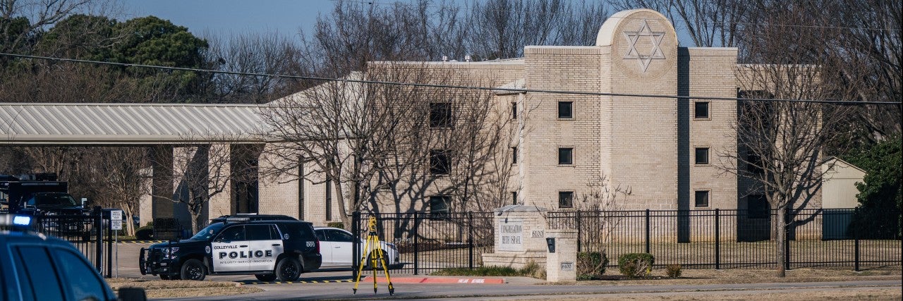 Congregation Beth Israel synagogue in Colleyville texas with police car outside of building